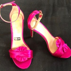 Size 6, Brash heels